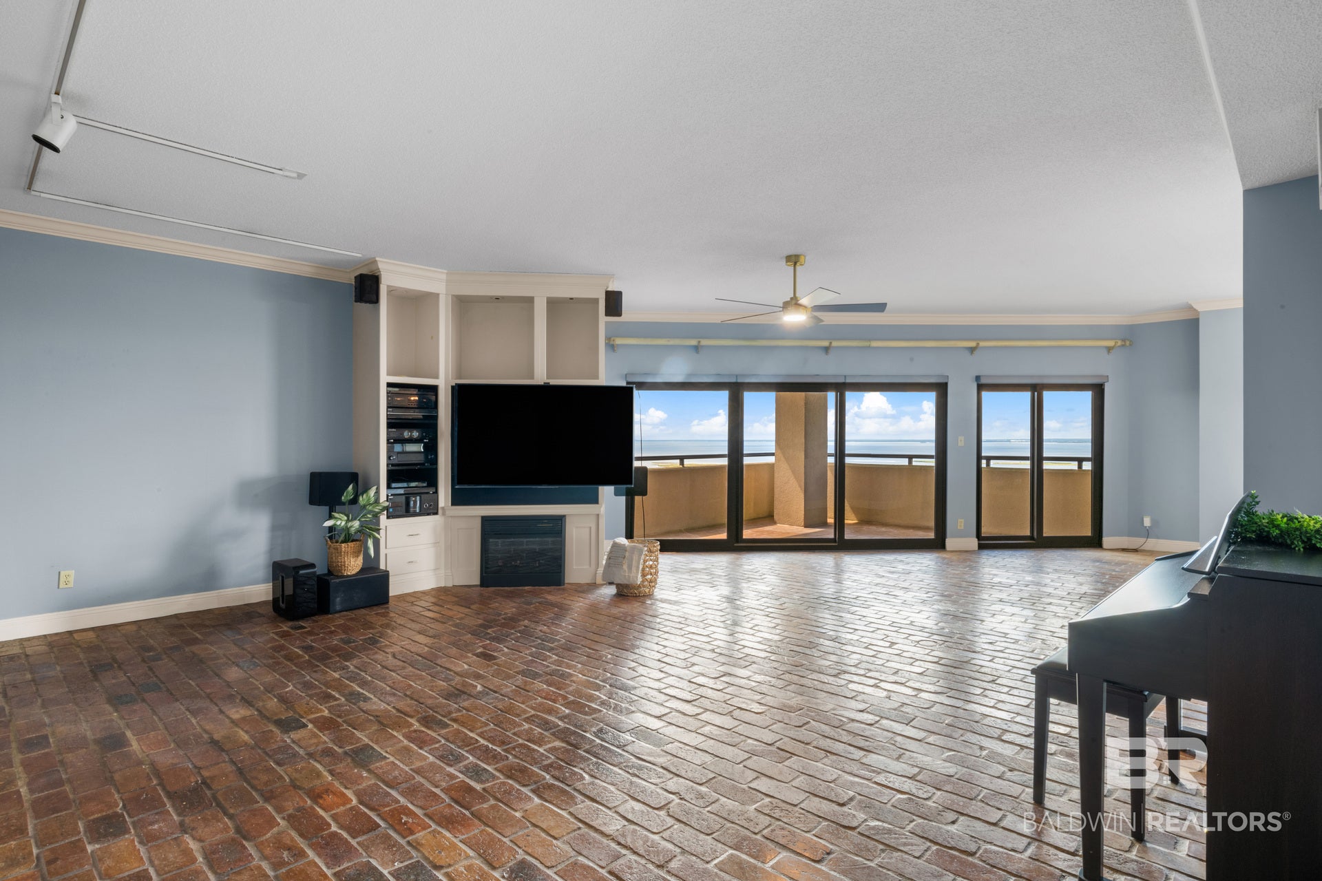 100 Tower Drive UNIT 903 904