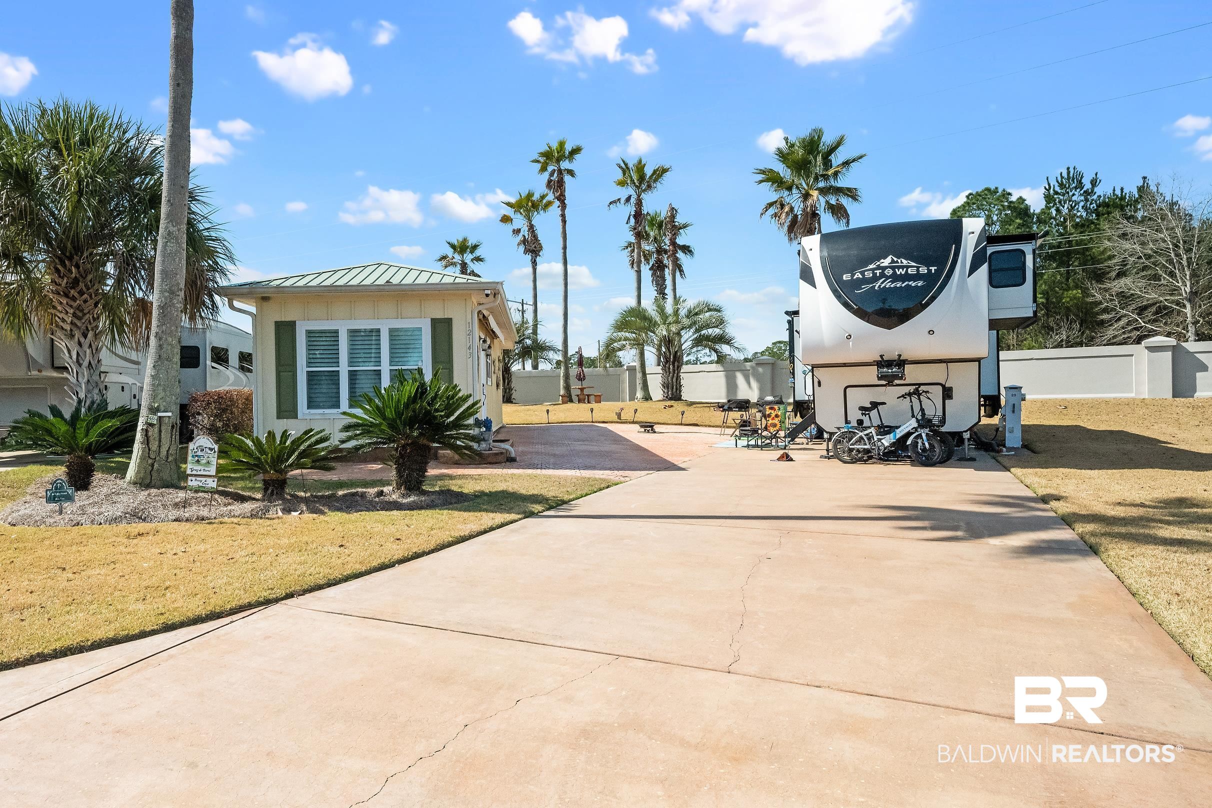 12143 Gateway Drive