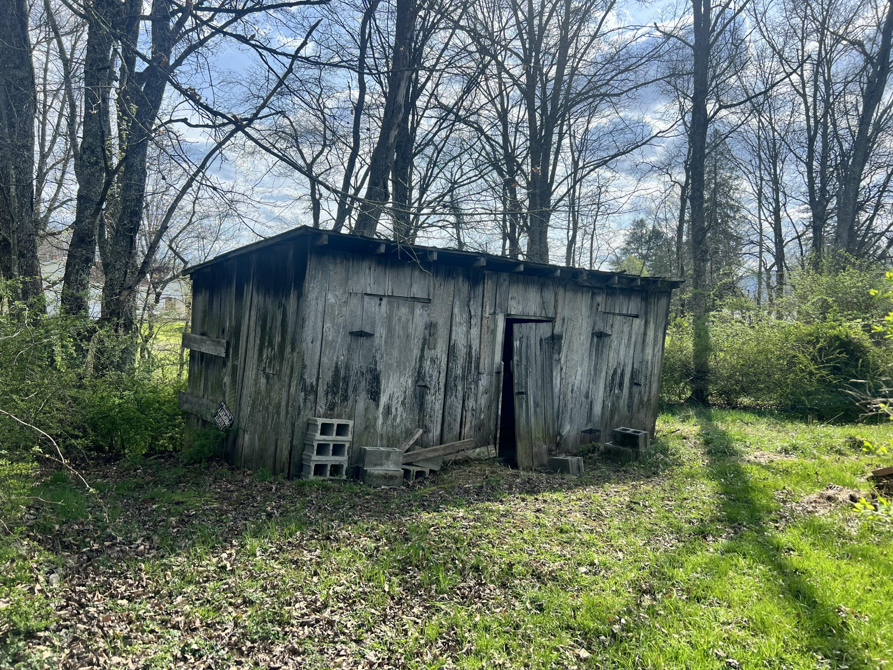 257 Railroad Ln, Williamsburg, Pennsylvania image 6