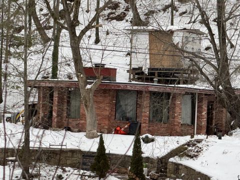 Homes For Sale - 21 Lake Shore Dr<br/> Charleston, WV 25313