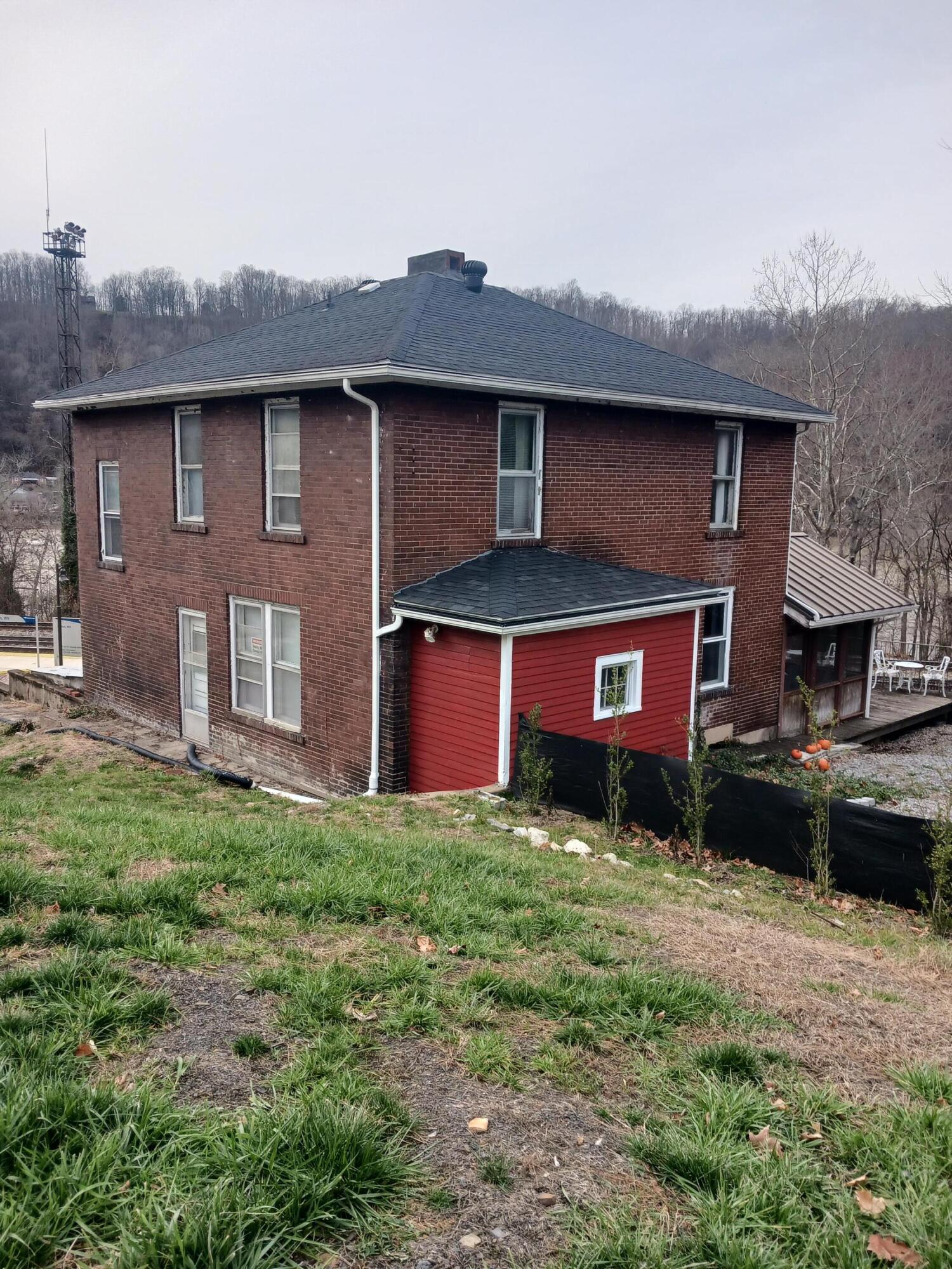 107 Second Avenue, Hinton, West Virginia image 2