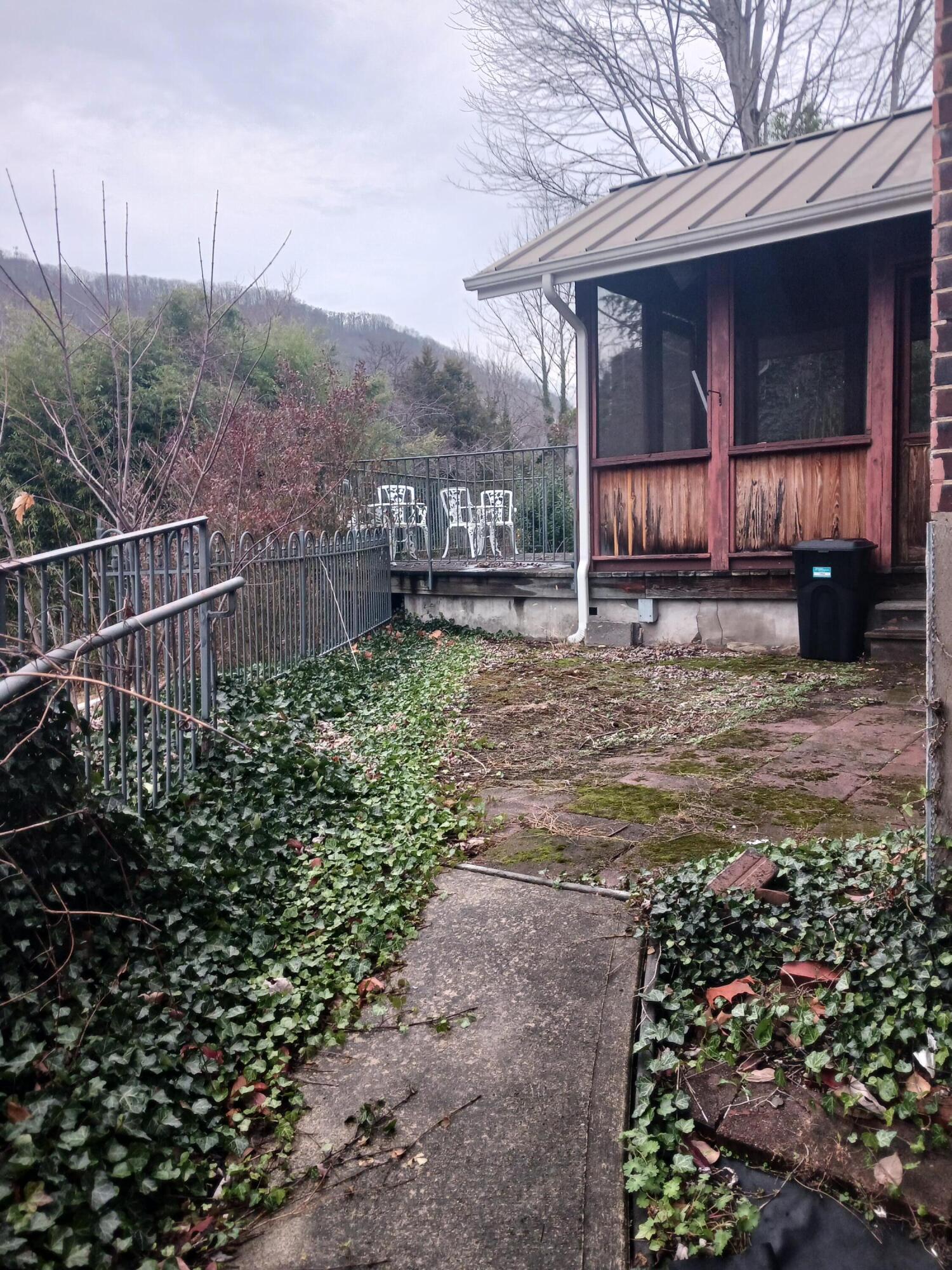 107 Second Avenue, Hinton, West Virginia image 4