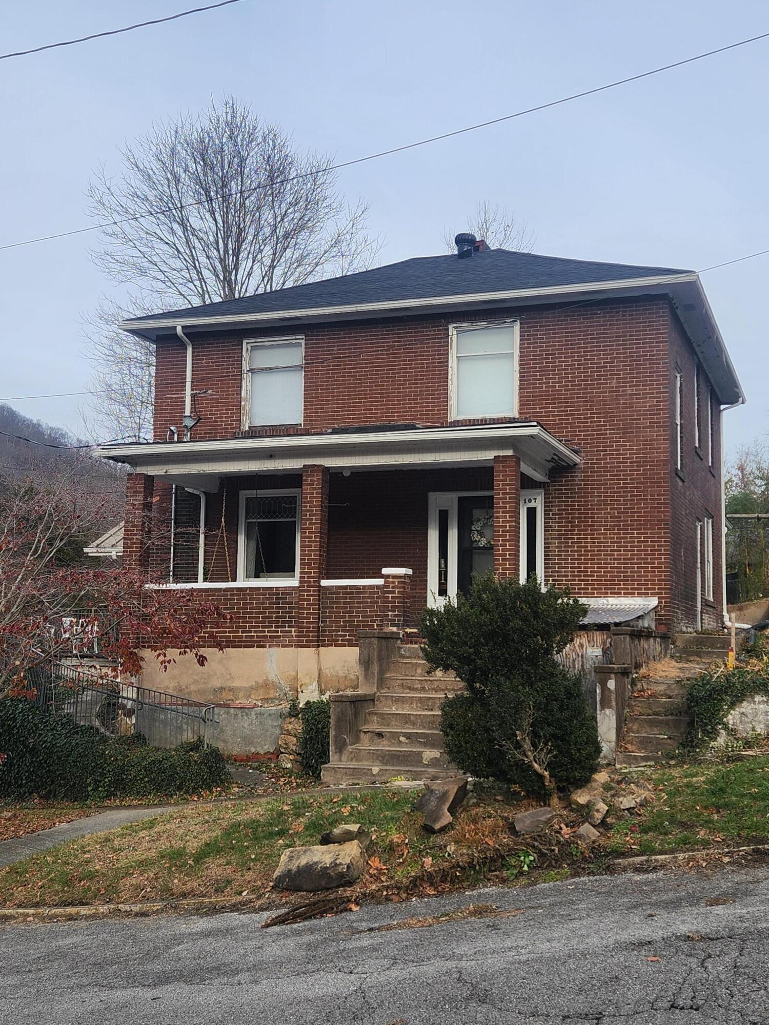 107 Second Avenue, Hinton, West Virginia image 1