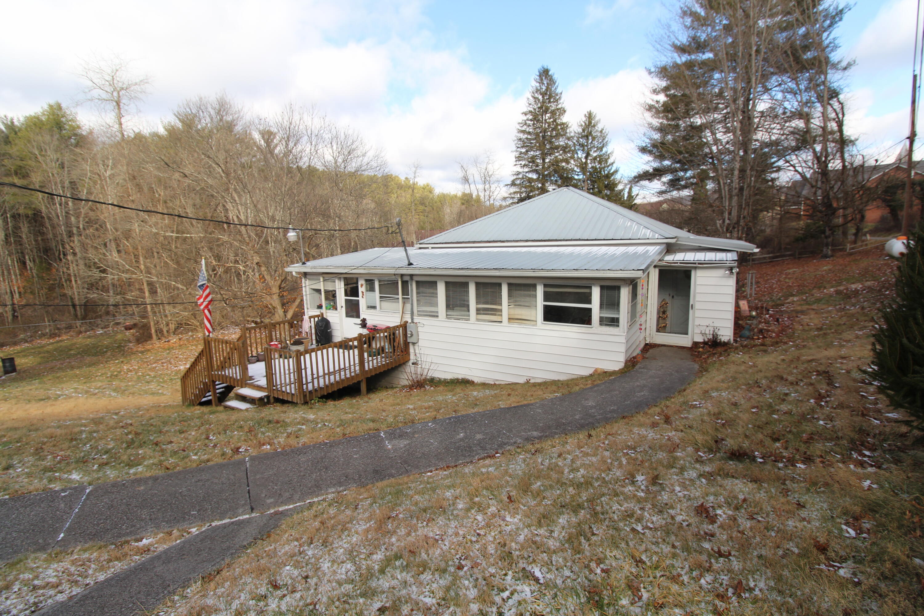 158 Beagle Club Rd, Jumping Branch, Pennsylvania image 1