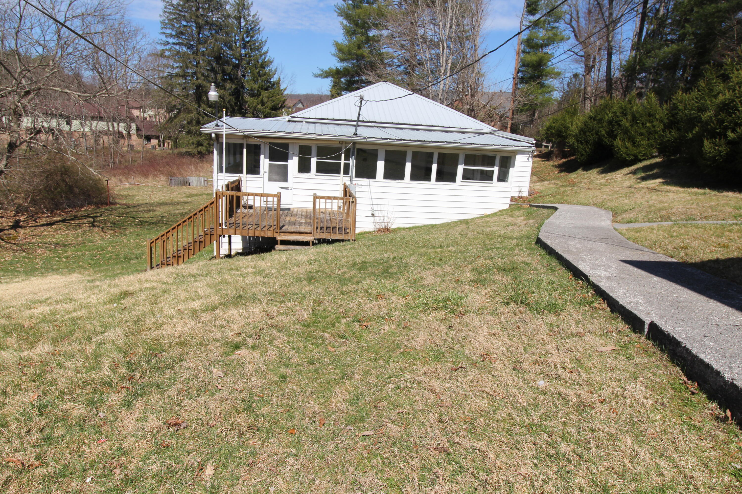 158 Beagle Club Rd, Jumping Branch, West Virginia image 1