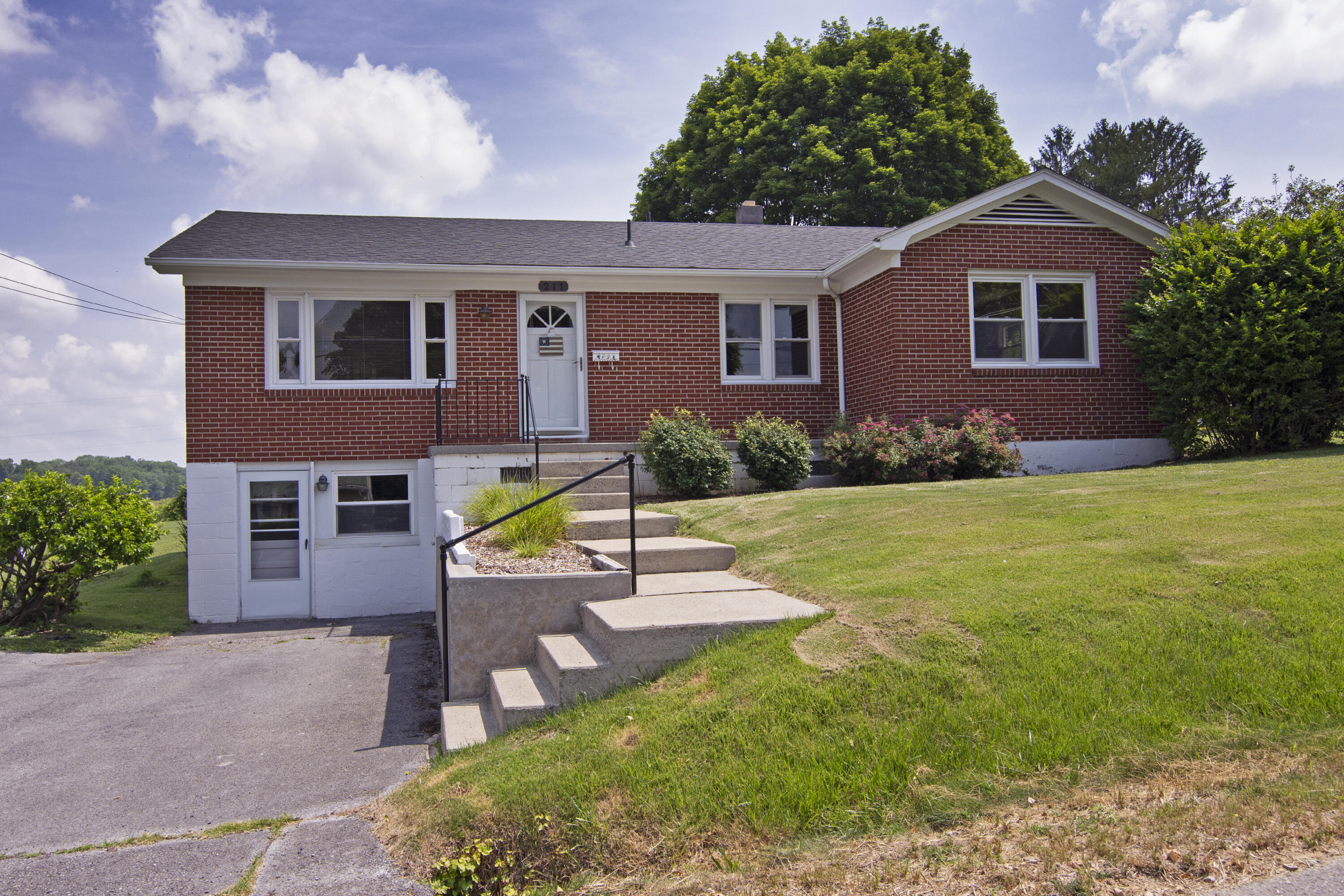 211 Goheen St #12  13, Lewisburg, West Virginia image 3