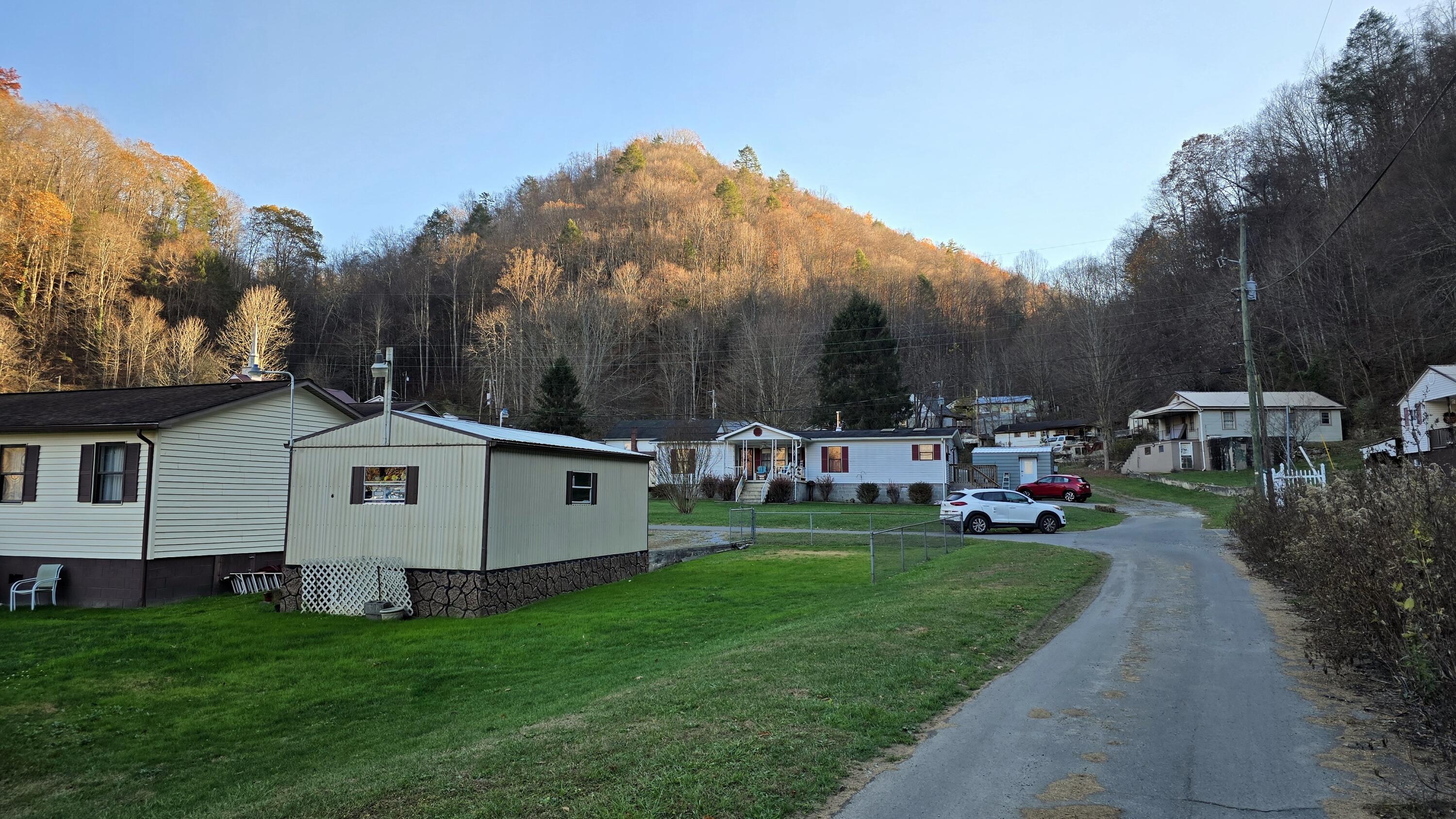 116 Clearbrook Ave, Mullens, West Virginia image 2