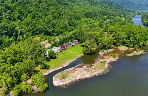 Homes For Sale - 112 Cliff Island Drive<br/> Hinton, WV 25951