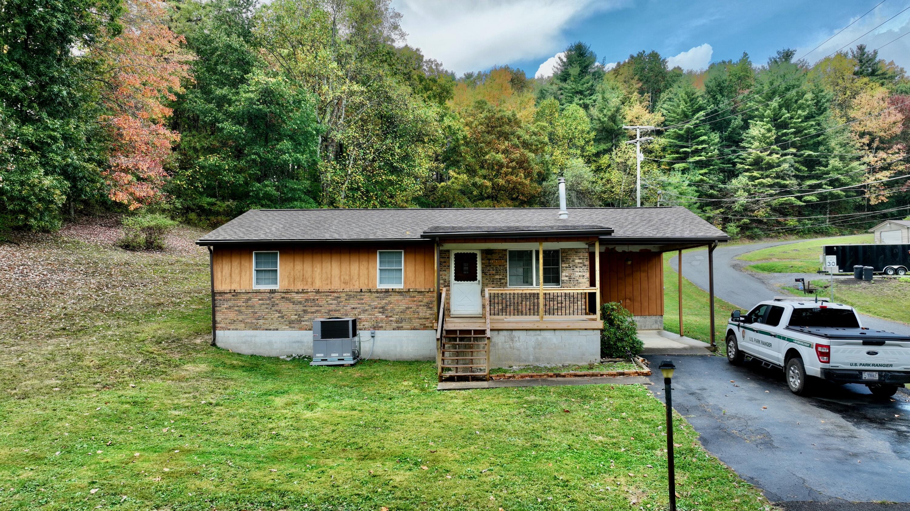 597 Pluto Rd, Shady Spring, West Virginia image 1