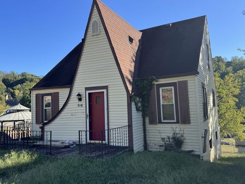 Homes For Sale - 216 Sutherland Dr<br/> Charleston, WV 25303