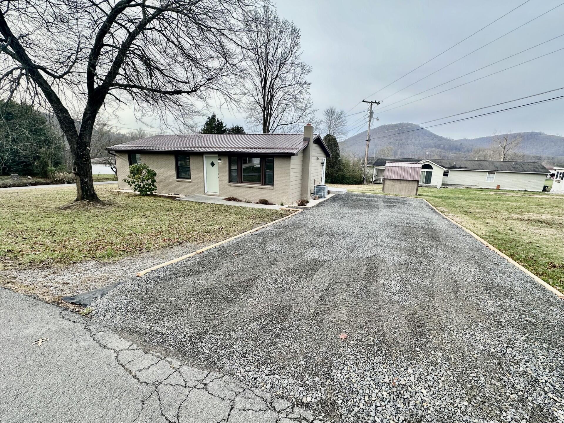 17 Garnet St, Peterstown, West Virginia image 2