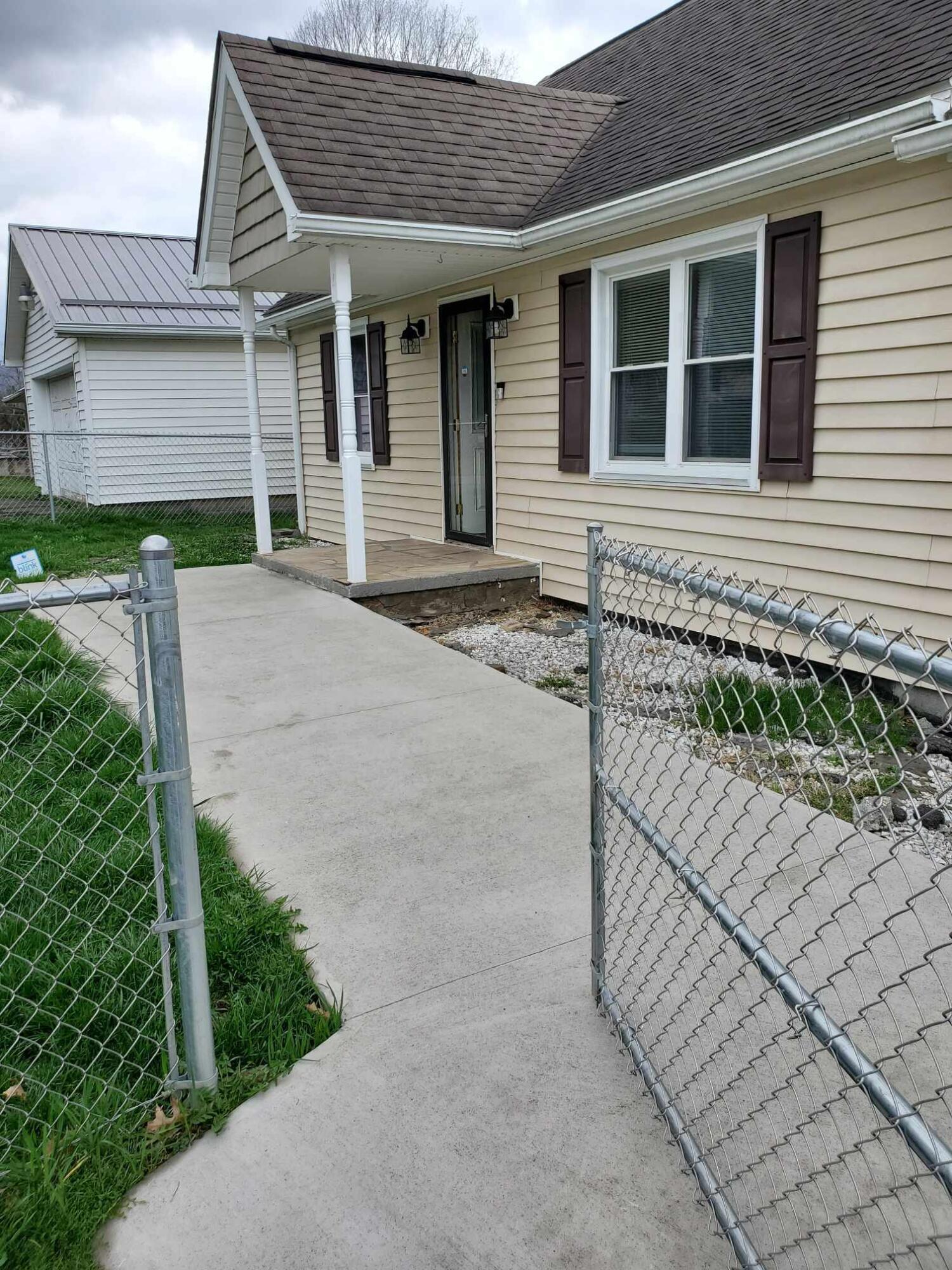 1747 S Sewell St, Rainelle, West Virginia image 3