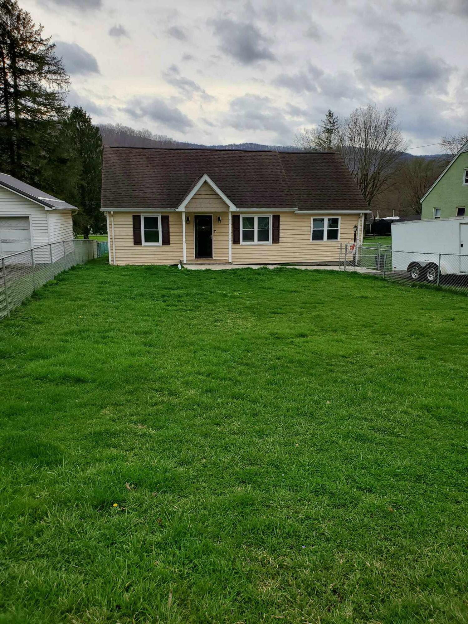 1747 S Sewell St, Rainelle, West Virginia image 1