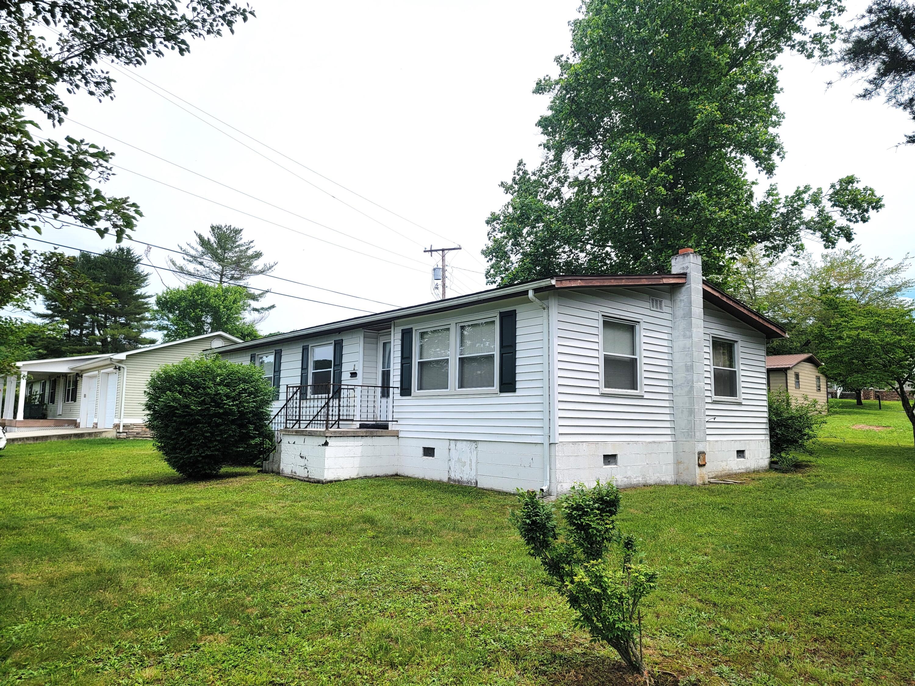 24 Lisa St, Peterstown, West Virginia image 1