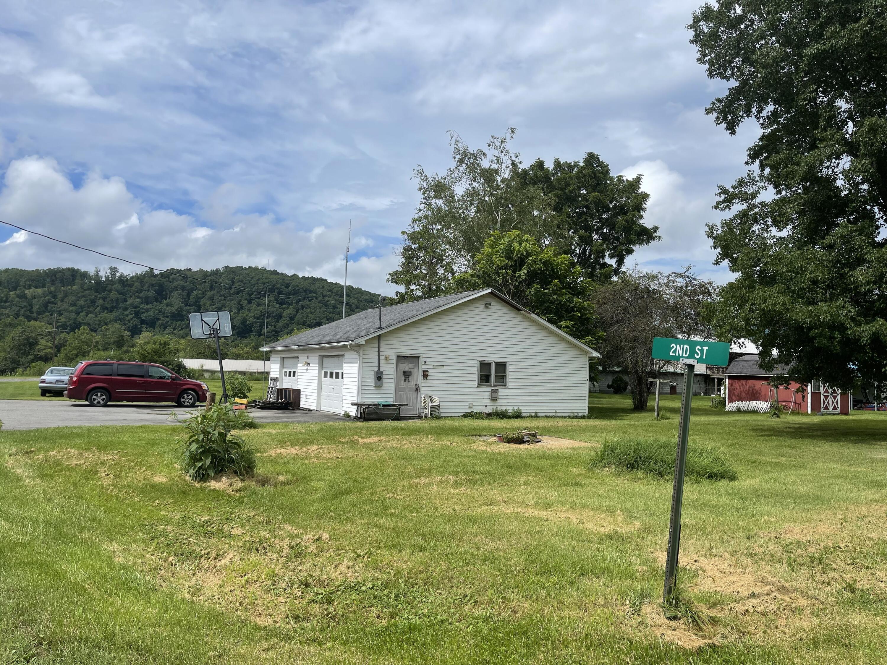 20 2nd St, Pence Springs, West Virginia image 1