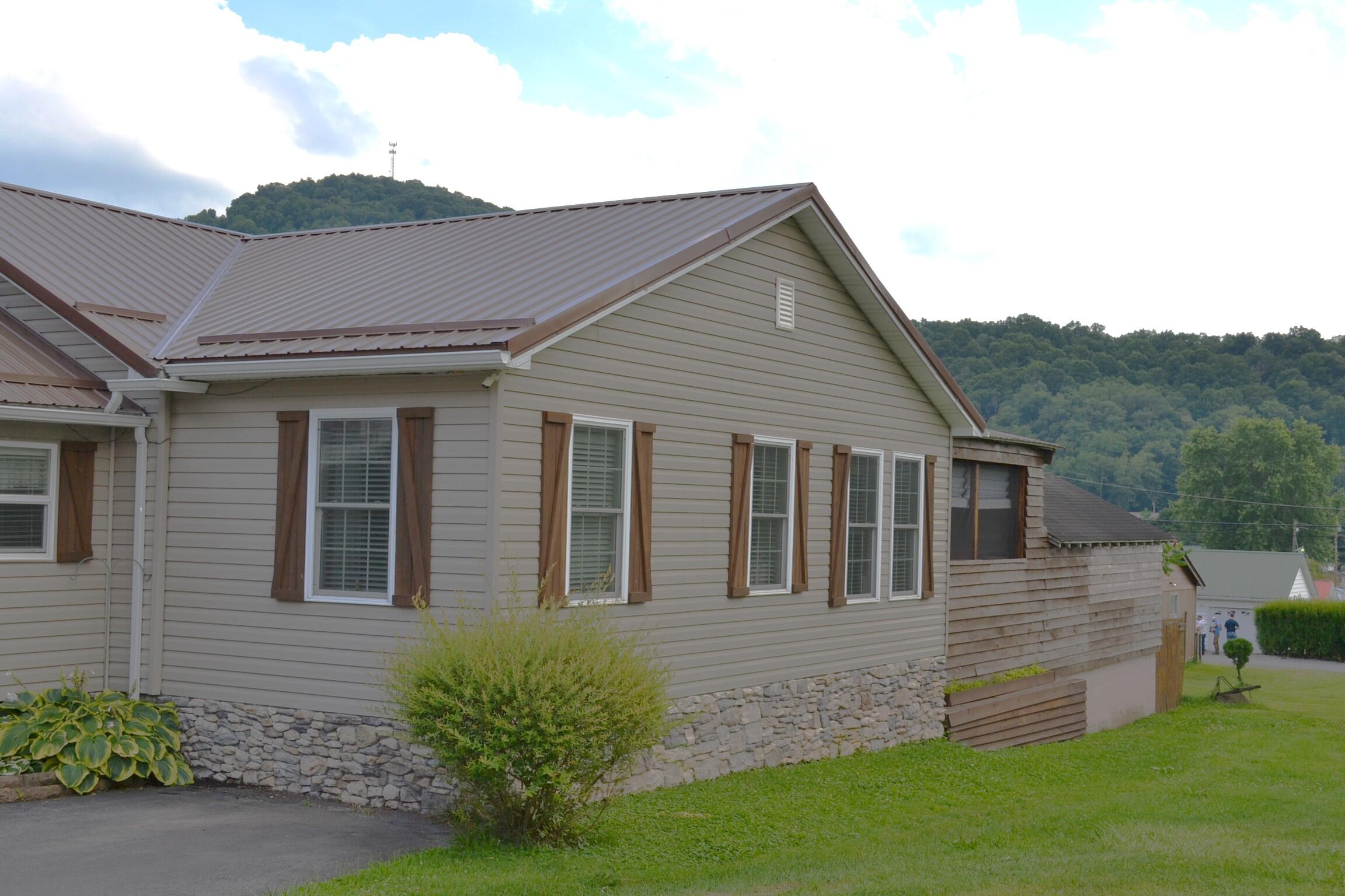 418 12th St, Rainelle, West Virginia image 4