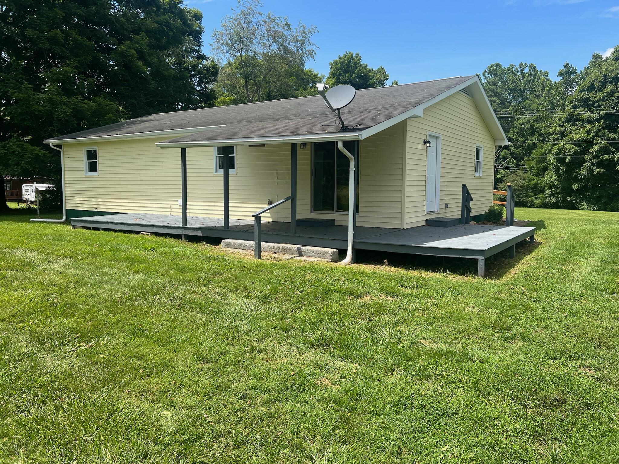 120 2nd Ave, White Sulphur Springs, West Virginia image 17