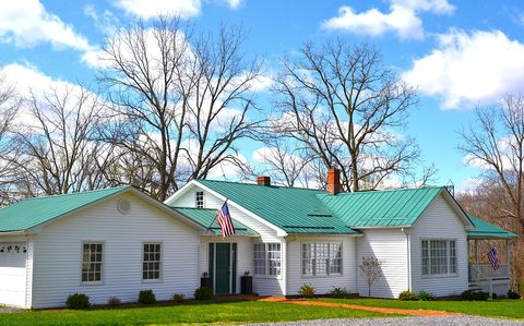 Townhouse For Sale - 5557 Flat Mountain Rd<br/> Alderson, WV 24910