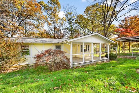 Homes For Sale - 49 Edgewood Hills Rd<br/> Oak Hill, WV 25901