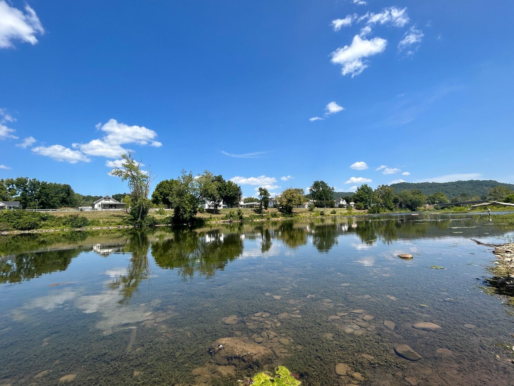 Howell St, Alderson, West Virginia image 9