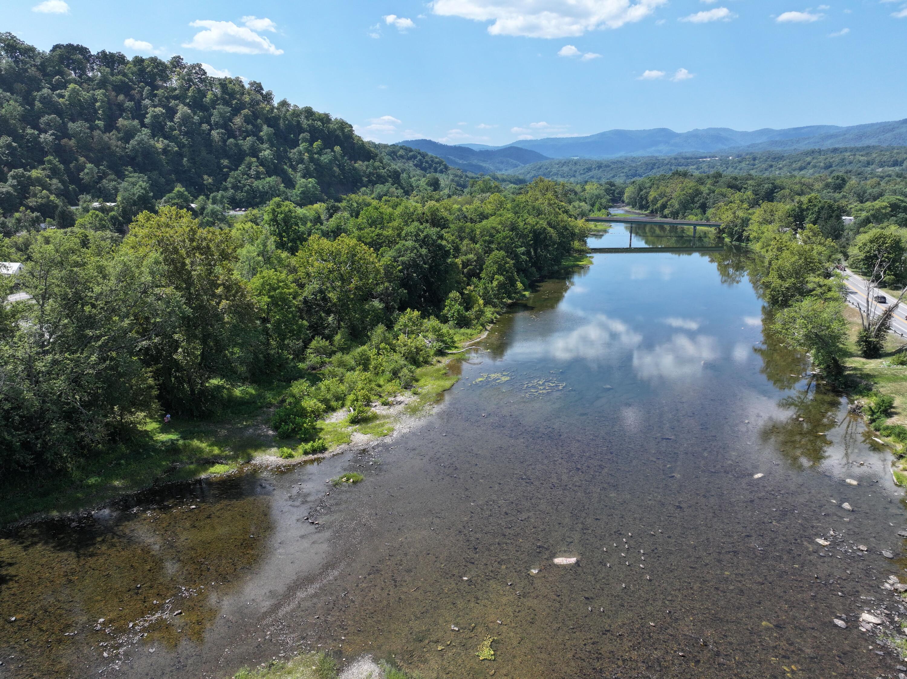 Howell St, Alderson, West Virginia image 4