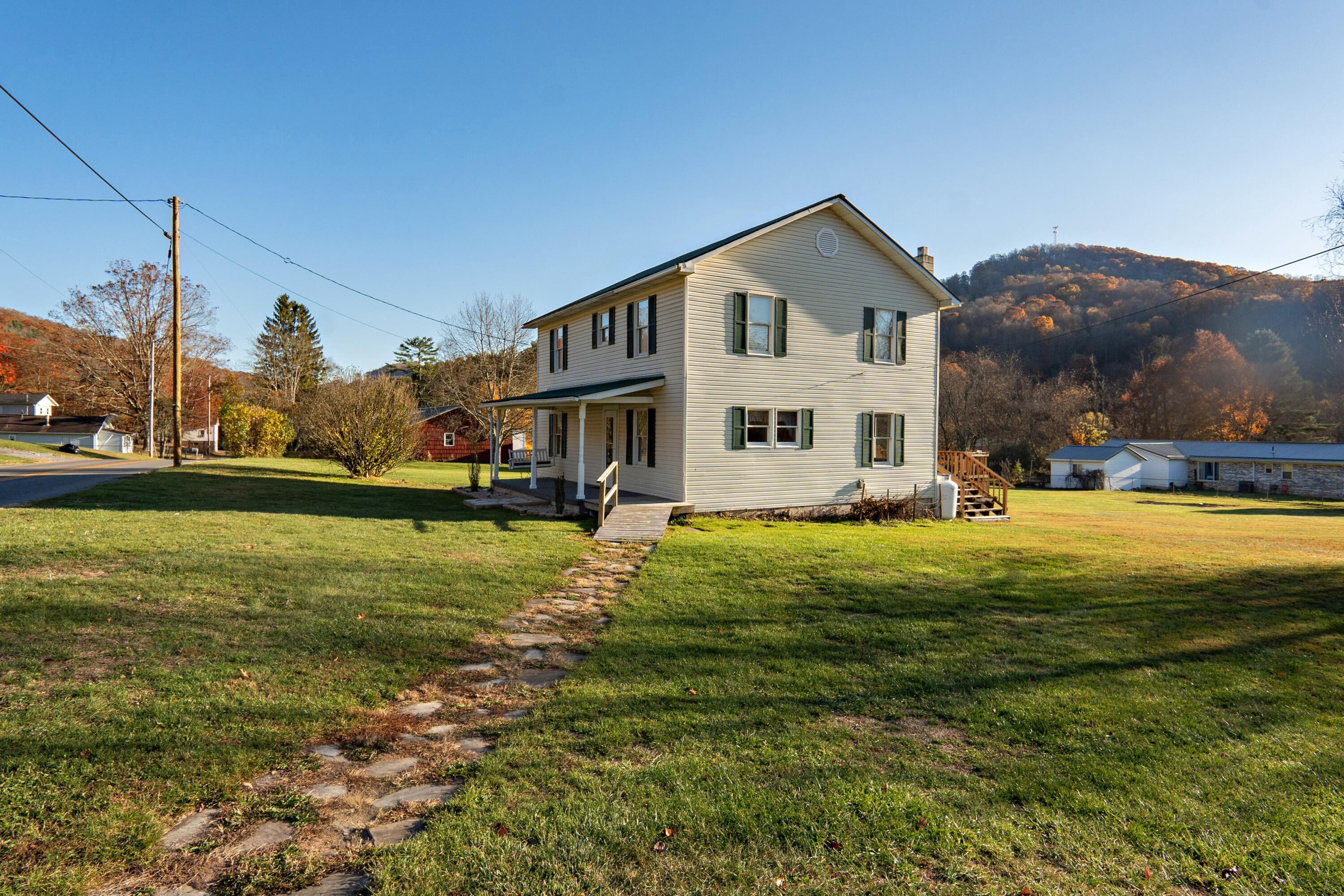 300 13th St, Rainelle, West Virginia image 2