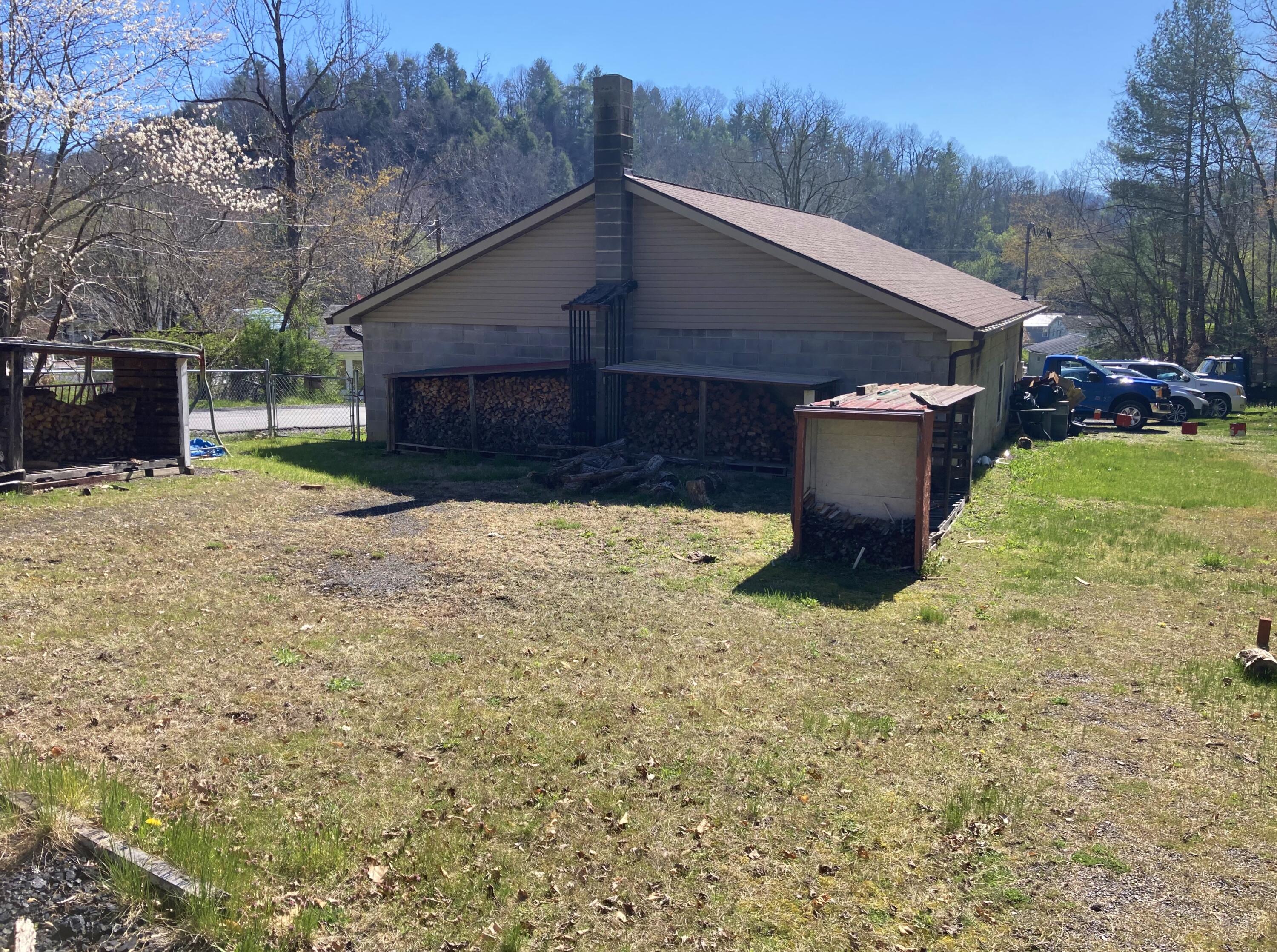 141 N Pine Gap Rd, White Sulphur Springs, West Virginia image 3
