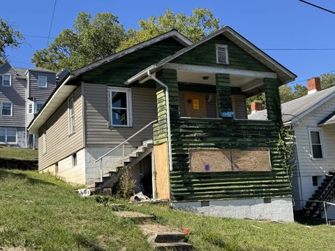 Homes For Sale - 1005 Somerset Dr<br/> Charleston, WV 25302