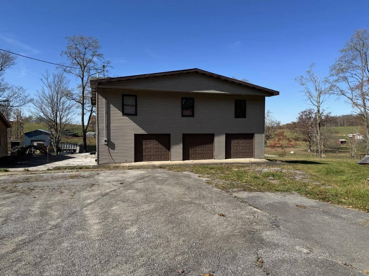 2710 Loops Rd, Rainelle, West Virginia image 3