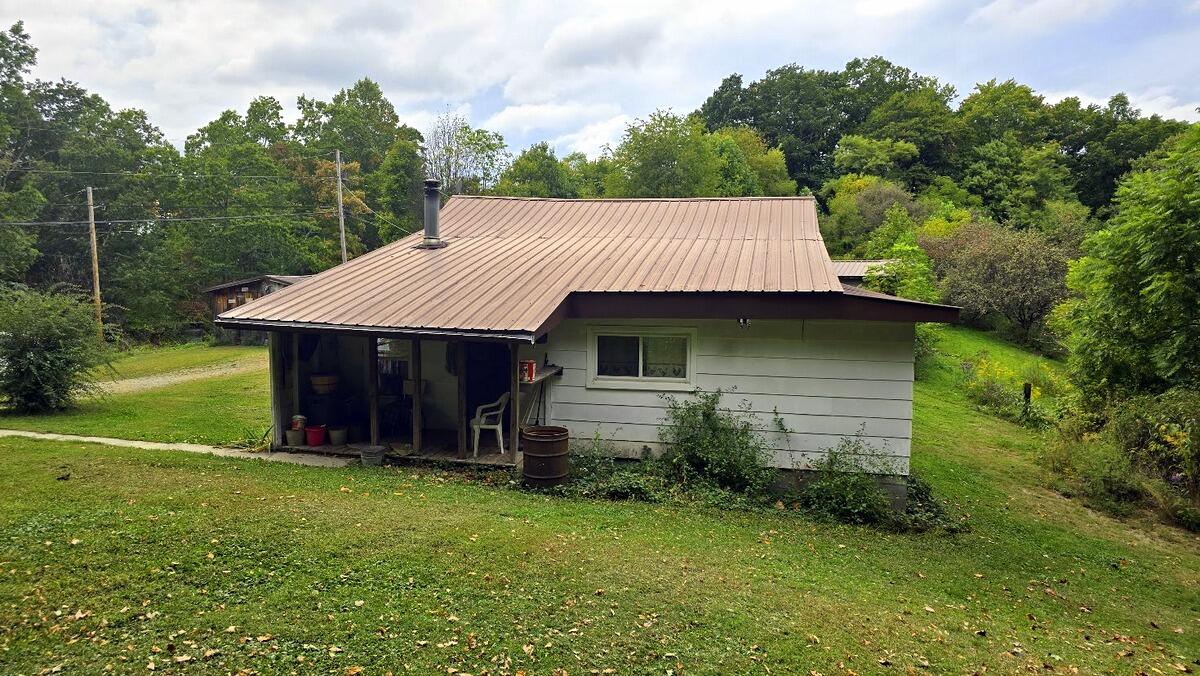 7828 Stephenson Basin Road, Mullens, West Virginia image 3