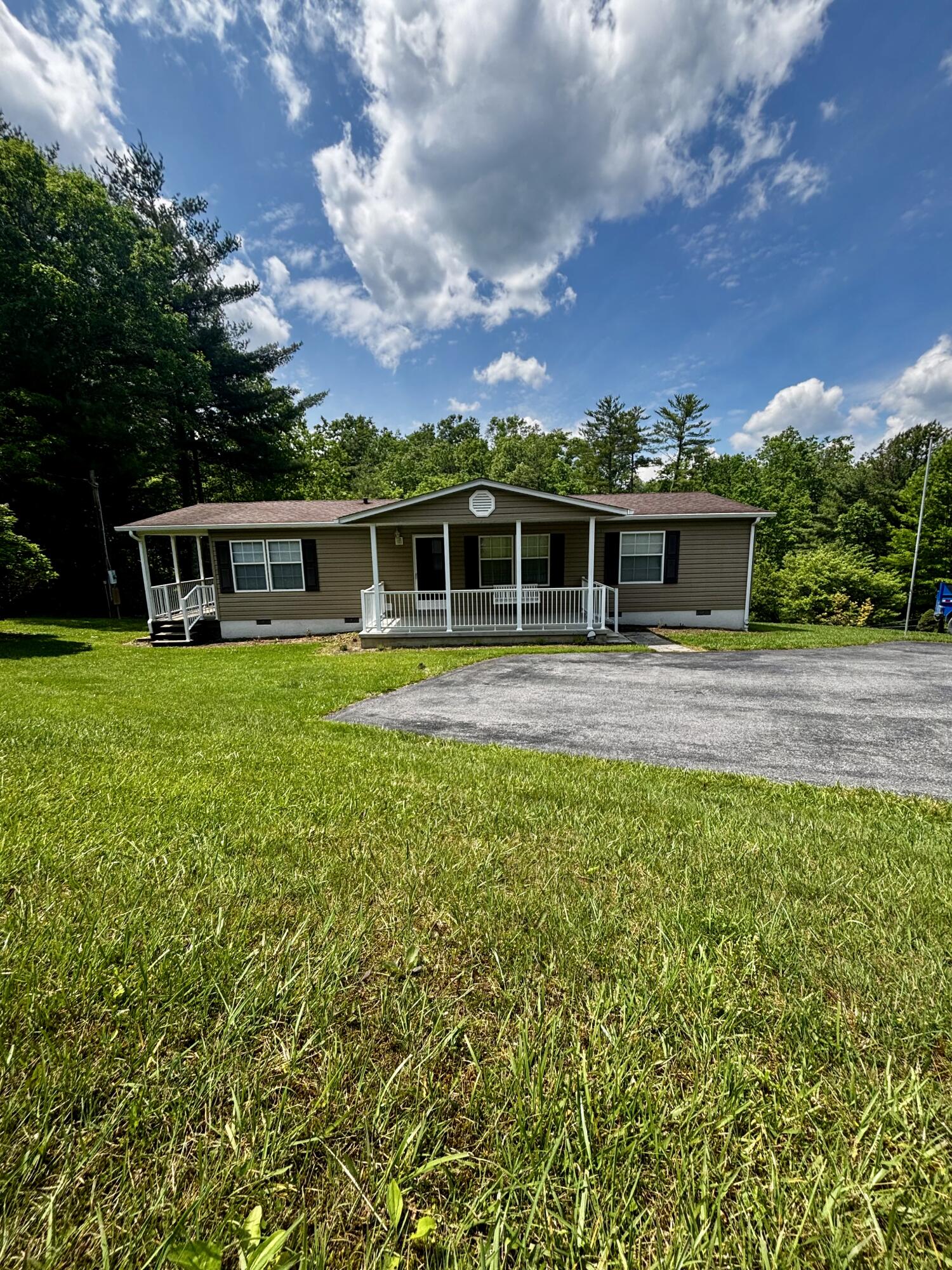 186 Honeysuckle Ln, Lewisburg, Pennsylvania image 2