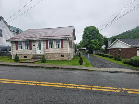 Homes For Sale - 430 Greenbrier Ave<br/> Greenbrier County, Rainelle, WV 25962