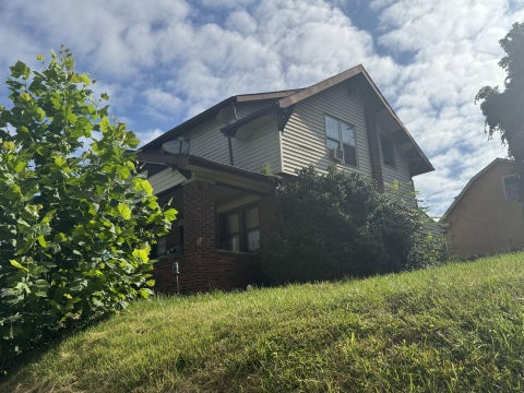 Homes For Sale - 1902 Parkview St<br/> Huntington, WV 25701