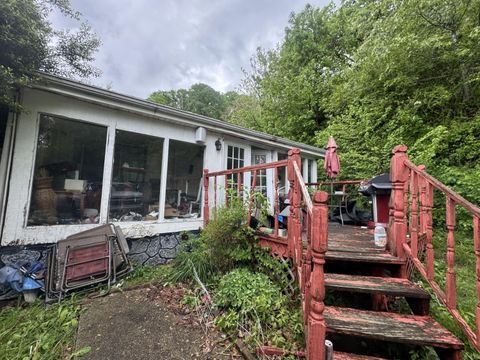 Homes For Sale - 1905 Crescent Rd<br/> Charleston, WV 25302