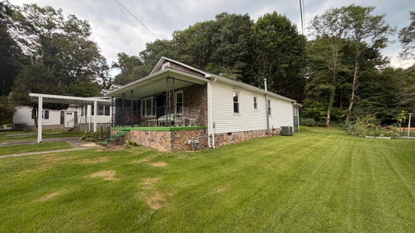 286 BRANCH ST, WHITE SULPHUR SPRINGS, WV 24986 - Image 3b074e389a4d5372da273394a5bbbdf7/3782944288