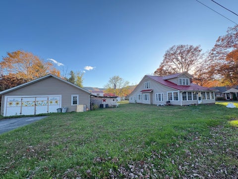 Homes For Sale - 372 Monroe St<br/> Rupert, WV 25984