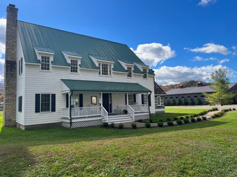 Apartment For Sale - 38496 E Midland Trl<br/> Caldwell, WV 24925