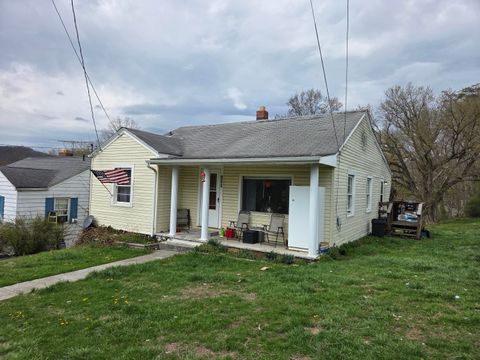 Apartment For Sale - 27 Dunn St<br/> Peterstown, WV 24963