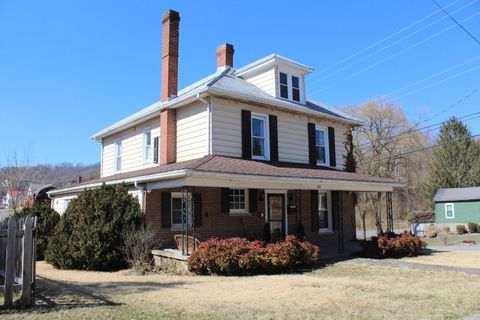 Homes For Sale - 399 Pocahontas Ave<br/> Ronceverte, WV 24970