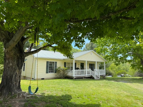 Homes For Sale - 216 Bald Hills Farm Ln<br/> Lewisburg, WV 24901