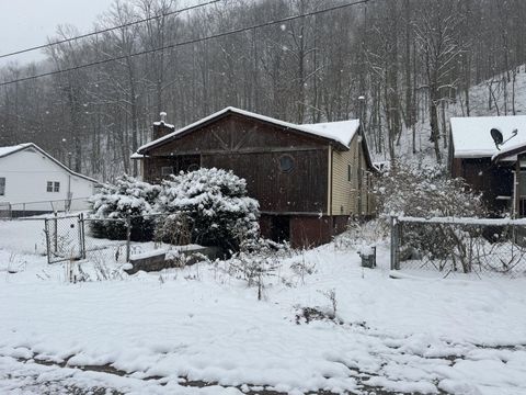 Homes For Sale - 305 Morris Dr<br/> Kanawha County, Montgomery, WV 25136