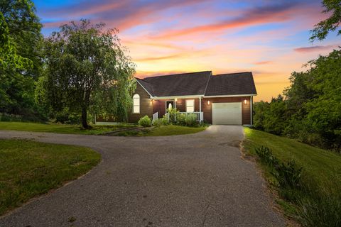 Homes For Sale - 208 Health Center Dr<br/> Union, WV 24983