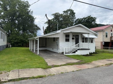 Homes For Sale - 164 11th Street<br/> Rainelle, WV 25962