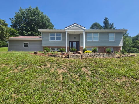 Homes For Sale - 381 Pennsylvania Ave<br/> Rainelle, WV 25962