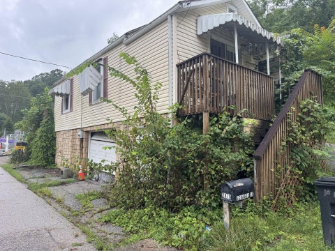Homes For Sale - 2020 Scraggs Dr<br/> Charleston, WV 25387