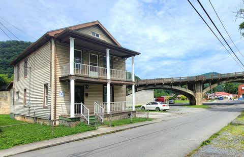 Homes For Sale - 108 Grace St<br/> Hinton, WV 25951