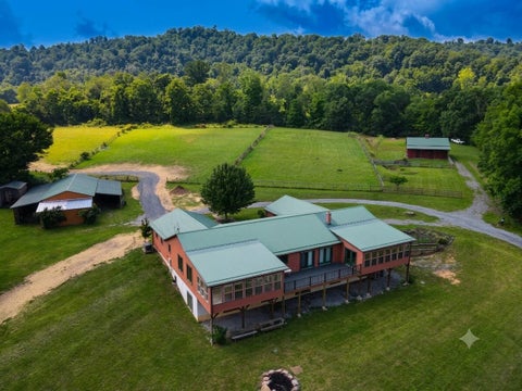 Homes For Sale - 829 Low Gap Rd<br/> Lewisburg, WV 24901