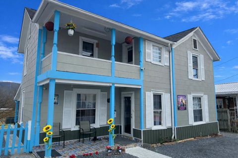 Homes For Sale - 515 Pocahontas Ave<br/> Ronceverte, WV 24970