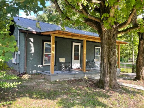 Homes For Sale - 179 Second Street<br/> Caldwell, WV 24925