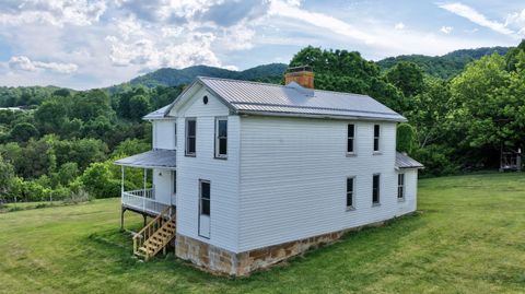 Homes For Sale - 725 Old Spruce Rd<br/> Union, WV 24983